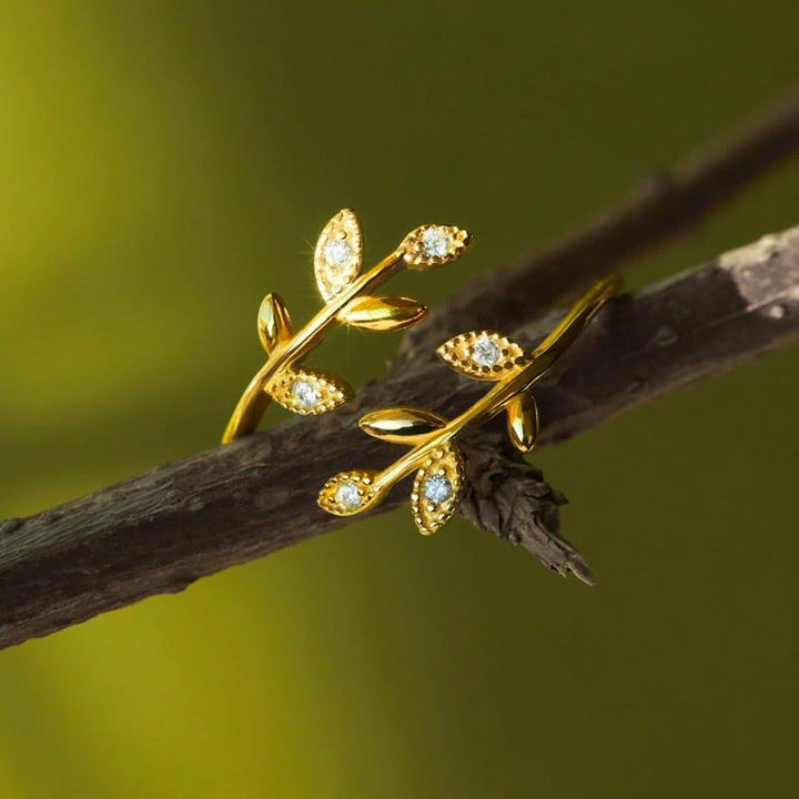 Komfortabler Damen Blattring, verstellbar. Symbolisiert Wachstum & Erneuerung. Idealer Modeschmuck für den Alltag.