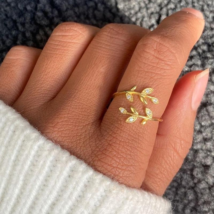 Stilvoller verstellbarer Damen Blattring. Symbolschmuck für Wachstum & Erneuerung. Perfekter Schmuck für Frauen.