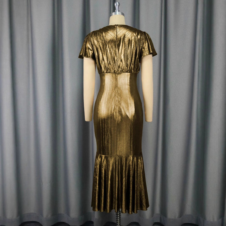 Figurbetontes Damen Cocktailkleid in Gold mit eleganten Rüschen. Perfekt für besondere Abende.