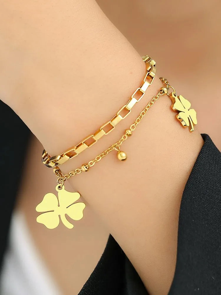 Doppellagiges Damen Kleeblatt Armband aus Edelstahl, Gold & Silber, ein modisches Accessoire für jeden Anlass.