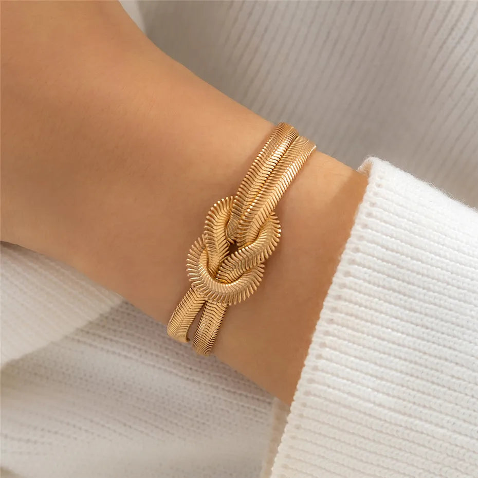 Damen Schlangenkettenarmband geknotet, Gold & Silber Schmuck, elegantes Accessoire.