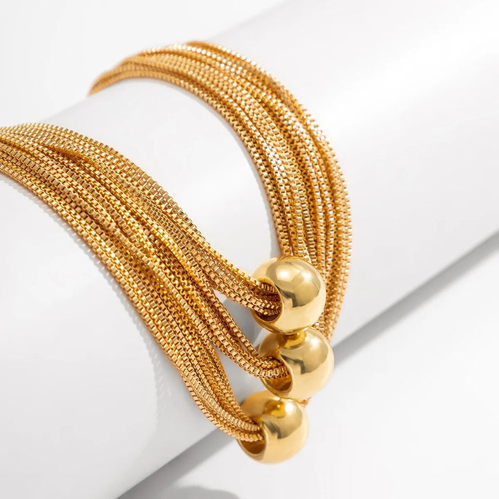 Silberne Damen Statement-Halskette mit großer glänzender Kugel aus Edelstahl. Eleganter Modeschmuck.