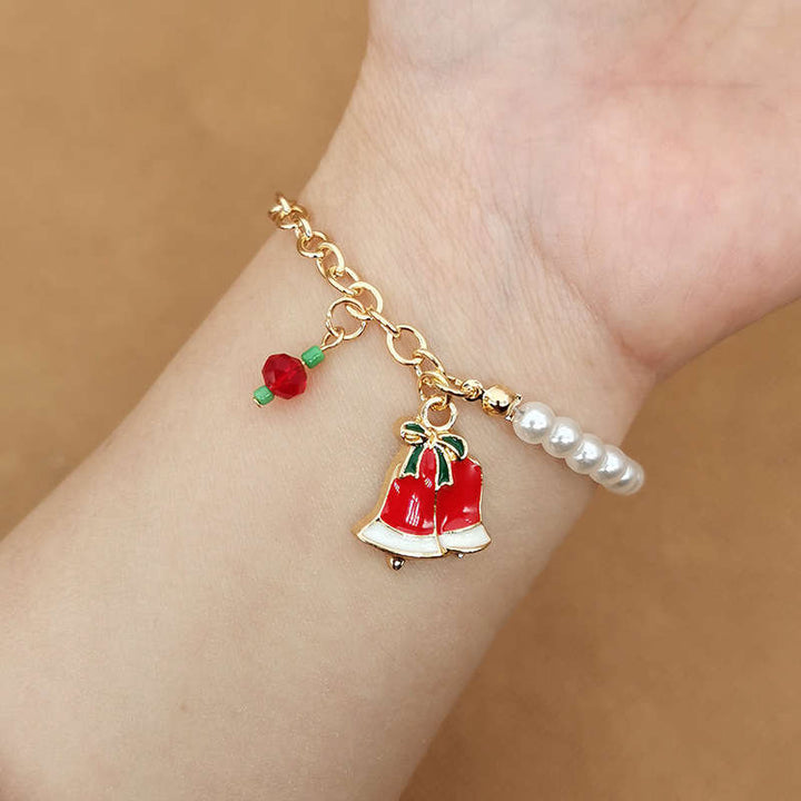 Exklusives Damen Weihnachts Perlenarmband. Festlicher Damenschmuck als perfekte Geschenkidee zum Winter.