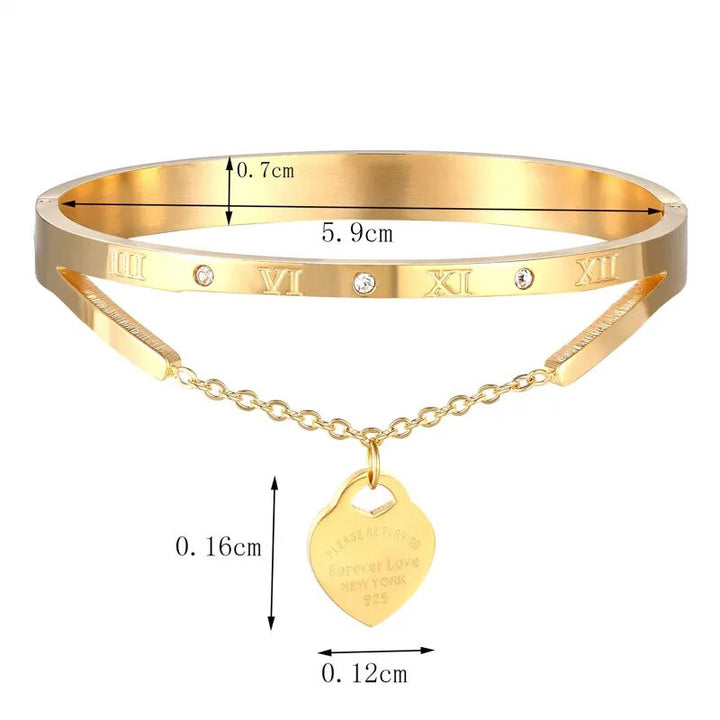Zeitloser Herzschmuck als Geschenkidee: Hochwertiger Edelstahl-Liebesarmreif mit Zirkon, unisex.