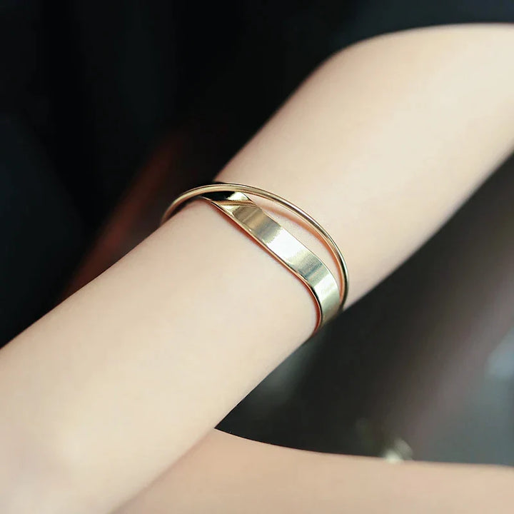 Zeitloses europäisches Armband mit Gold-Silber-Optik, verstellbar, luxuriöses Accessoire für jeden Look.