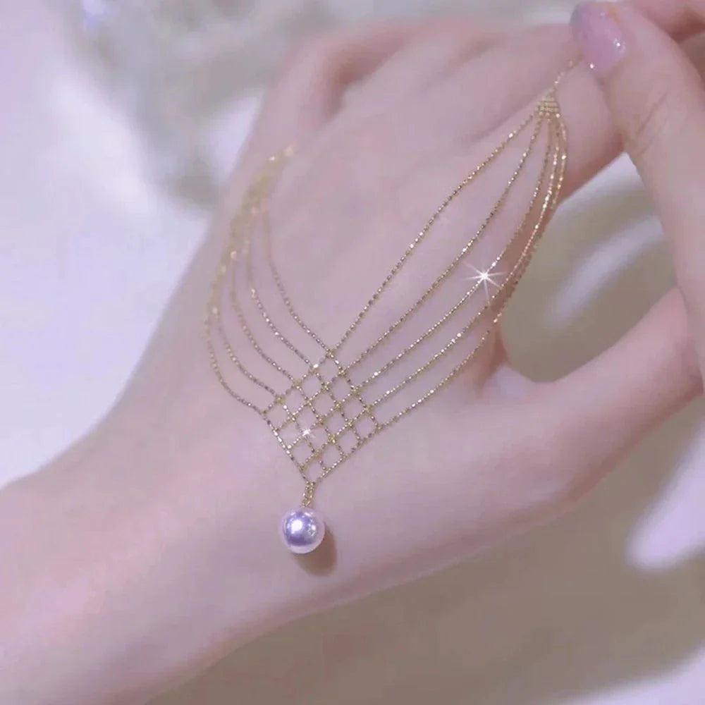 Elegante mehrschichtige Damen Perlenkette aus Süßwasserperlen, zeitloser Halsschmuck für stilvolle Auftritte.