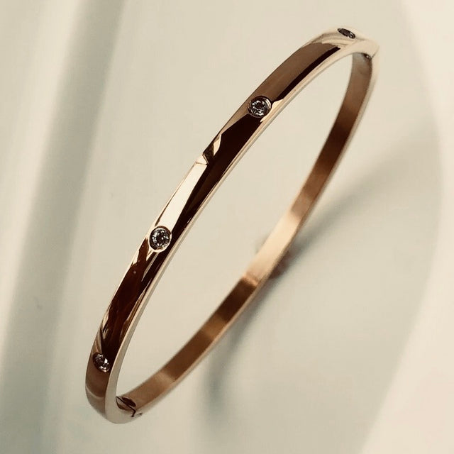 Elegantes Zirkon Armband, ein vielseitiges Damen Accessoire für besondere Momente.