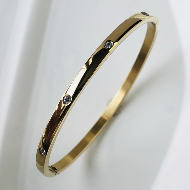 Modernes Zirkon Armband für Damen, bringt Glanz und Eleganz in den Alltag.