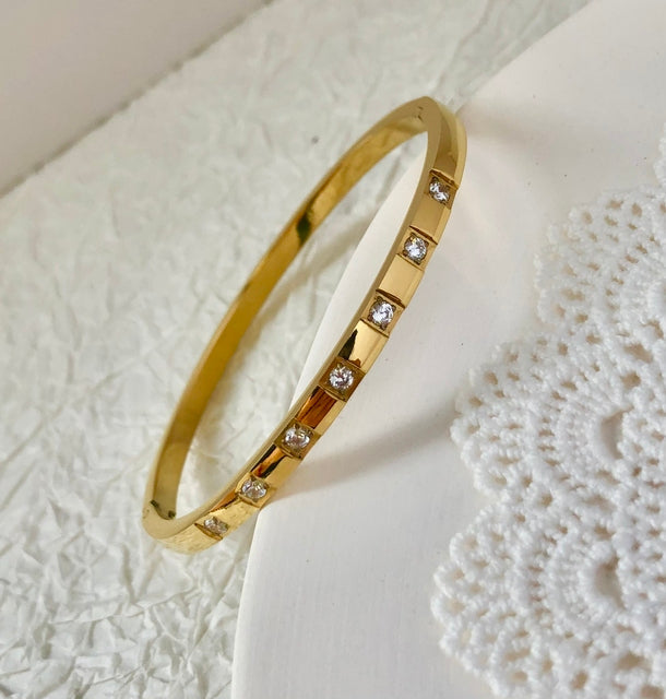 Funkelndes Zirkon Damen Armband, ein schönes Geschenk für besondere Frauen.