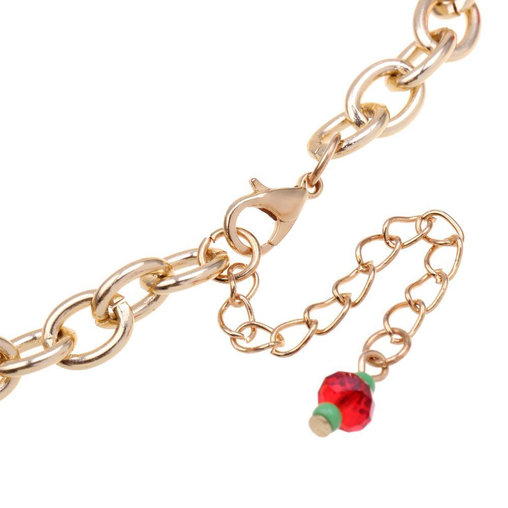 Funkelndes festliches Damen Charm Armband, verziert mit winterlichen Motiven; ein Must-Have Weihnachts-Accessoire.