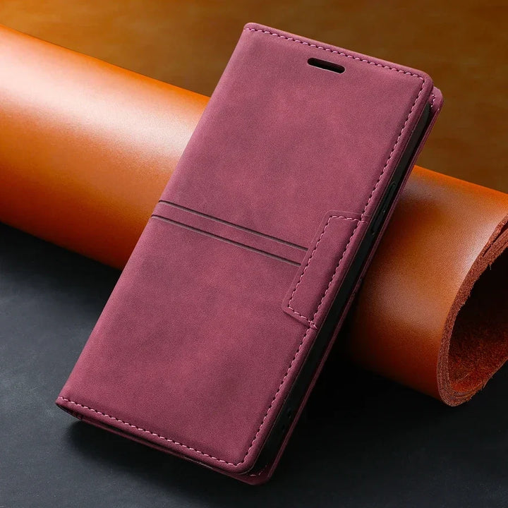 Rückansicht der Pixel Leder-Schutzhülle. Robustes Flip-Case mit Magnetverschluss für Pixel 8, 7, 6, 5, 4a.