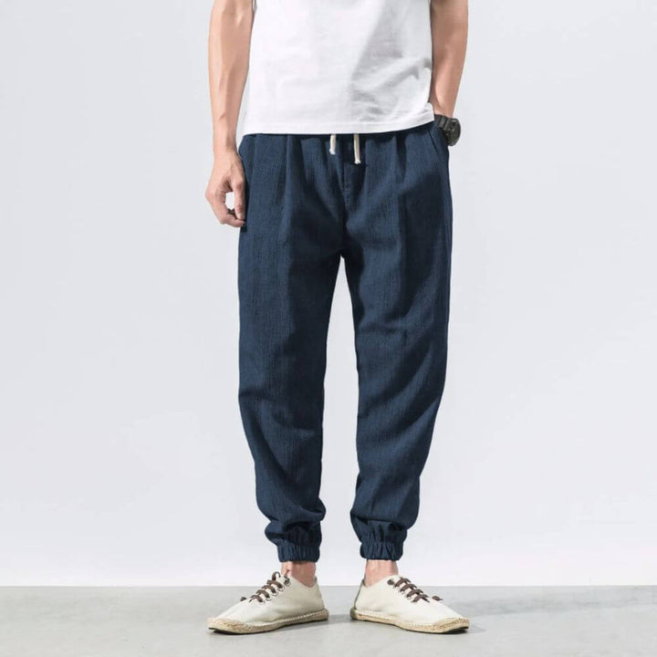 Grüne atmungsaktive Herrenhose, locker & bequem, ideale leichte Sommer-Freizeithose für Männer.
