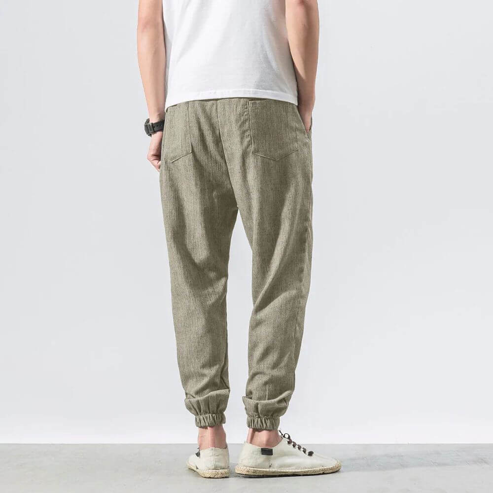 Schwarze Herrenhose, elegant & bequem, vielseitige leichte Freizeithose für jeden Stil.