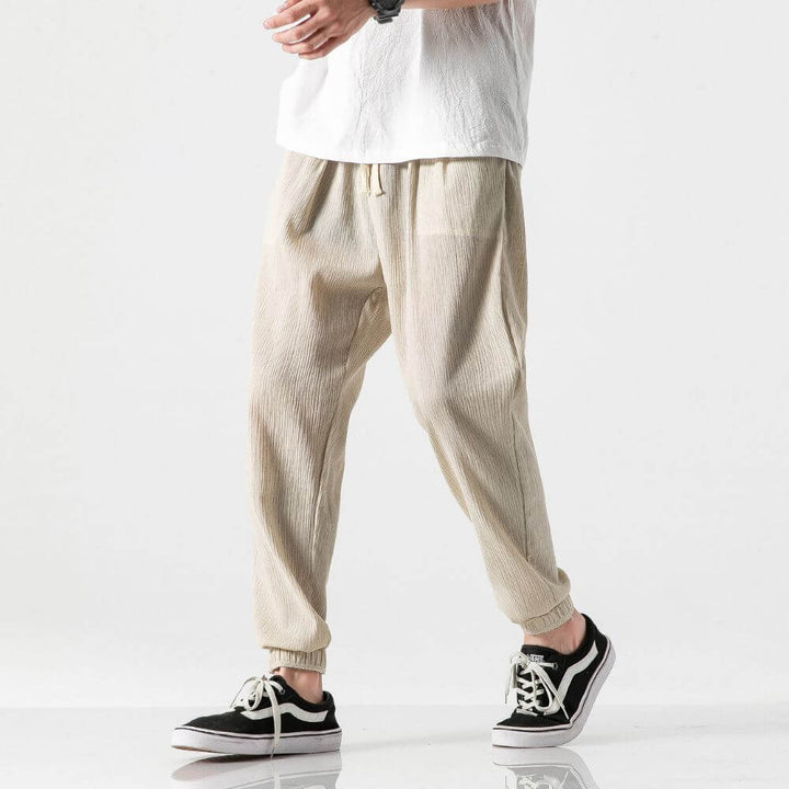 Marineblaue Freizeithose für Herren, atmungsaktiv & leicht, für optimalen Komfort bei Aktivitäten.
