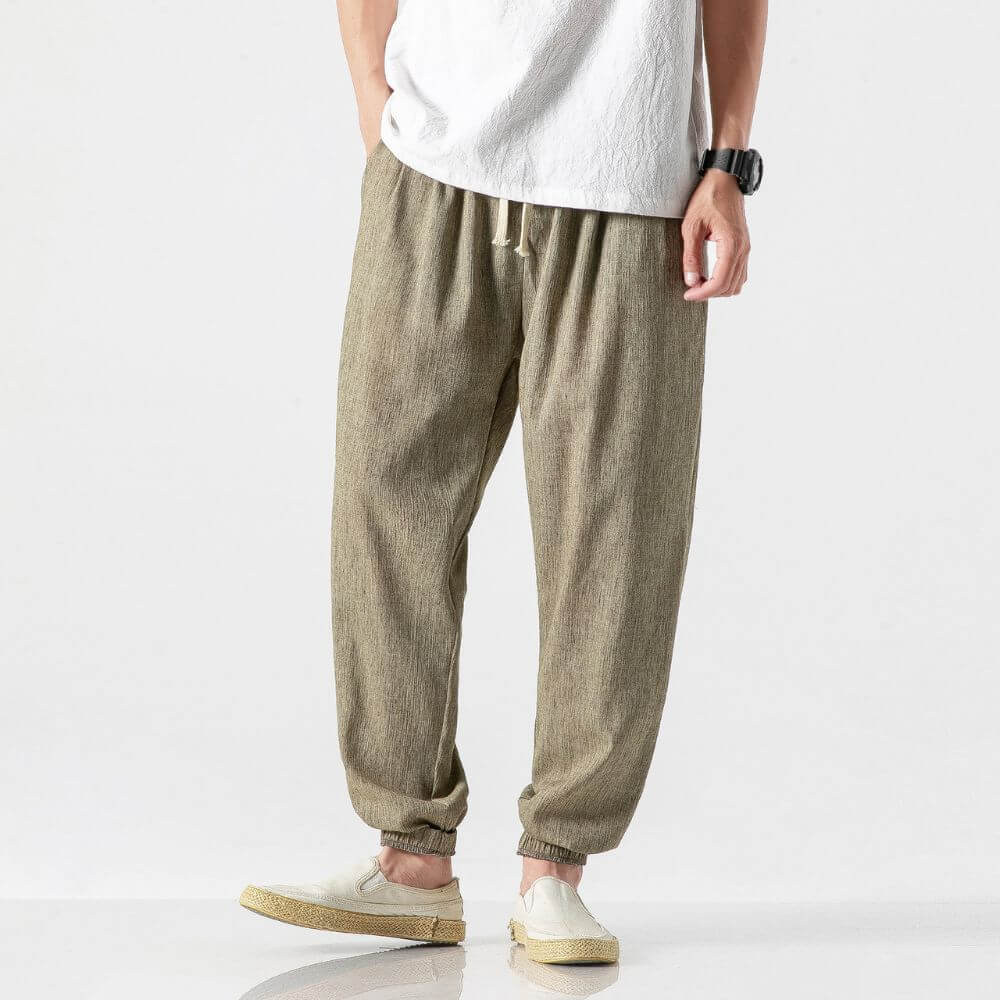Marineblaue leichte Herrenhose, atmungsaktiv & komfortabel, vielseitig für jede Gelegenheit & Garderobe.
