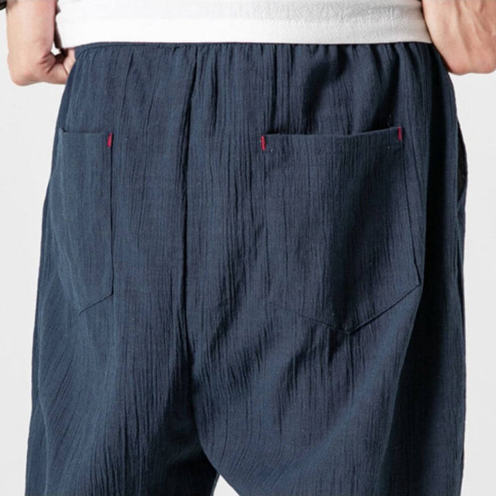 Marineblaue Herren Komforthose, leicht & atmungsaktiv, für entspannte Tage und hohen Komfort.