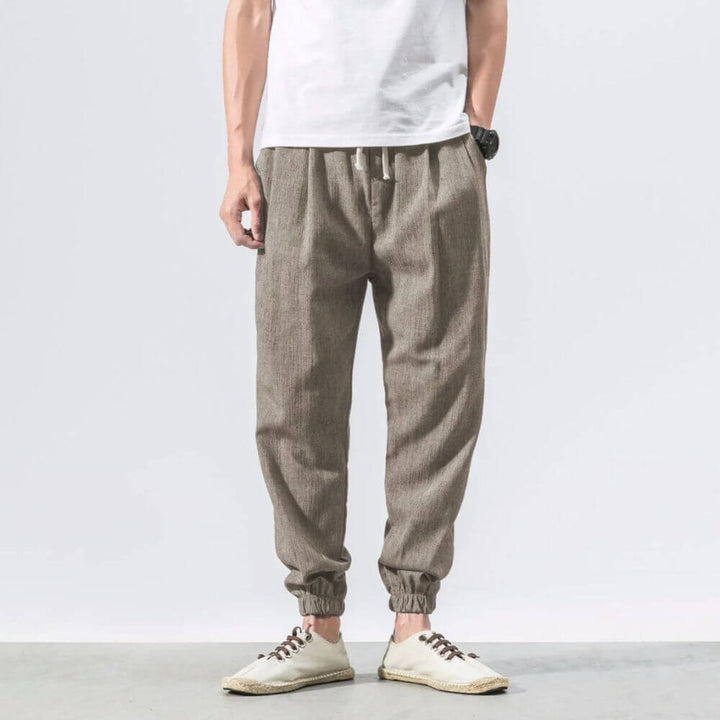 Schwarze casual Herrenhose, bequem & atmungsaktiv, perfekt für Freizeit, Reisen und Alltag.