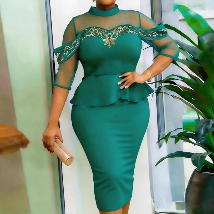 Grünes Damen Peplum-Kleid, figurbetont, mit eleganten transparenten Ärmeln. Perfekt als Cocktail- oder Abendkleid.