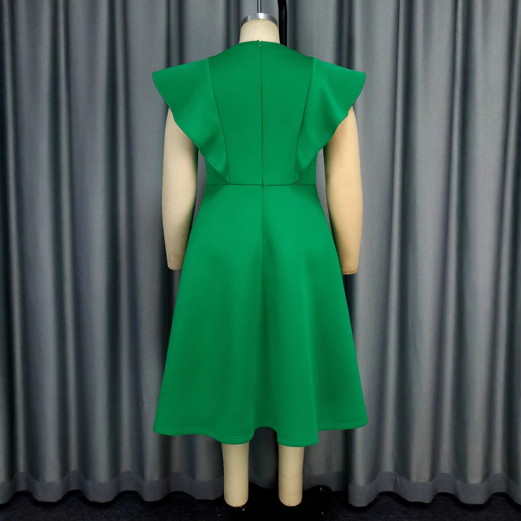 Elegantes grünes Abendkleid für Damen mit einzigartigem, extravagantem Kragen, perfekt für Galas.
