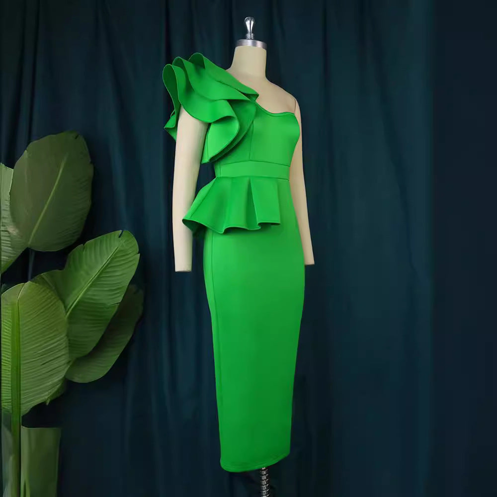 Oranges Statement-Abendkleid, One-Shoulder Midikleid mit Rüschen für Damen, festlich.