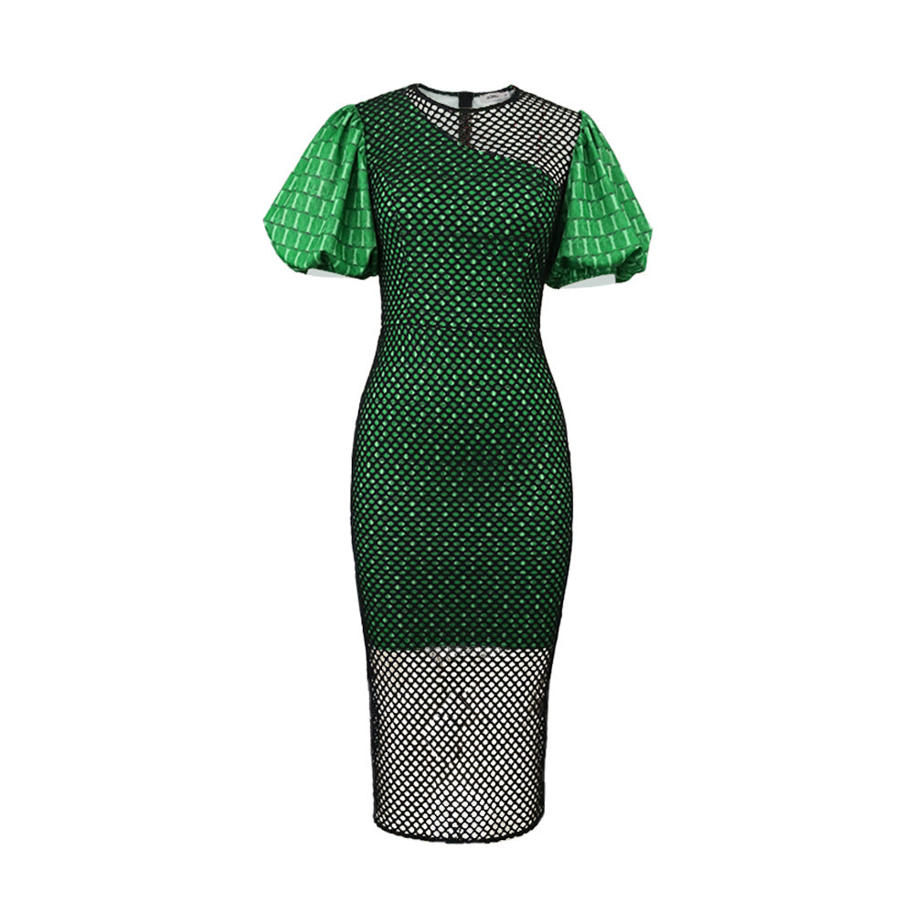 Feminines grünes Damen-Partykleid, figurbetont, mit modischem Netzdesign und eleganten Puffärmeln.