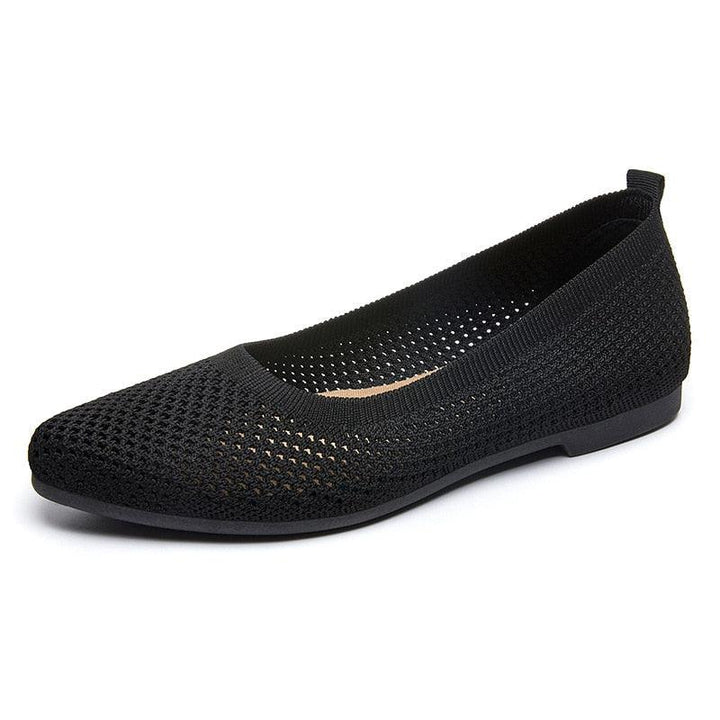 Nahaufnahme: Graue orthopädische Damen Ballerinas, zeigen die weiche Textur.