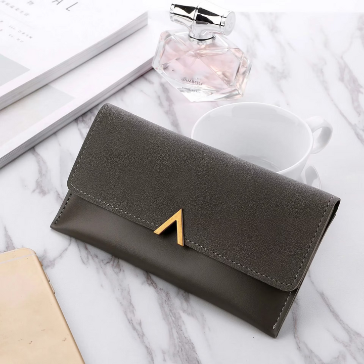 Lange, praktische Unisex-Geldbörse in Schwarz, ideal als Accessoire, mit edlem Goldverschluss.