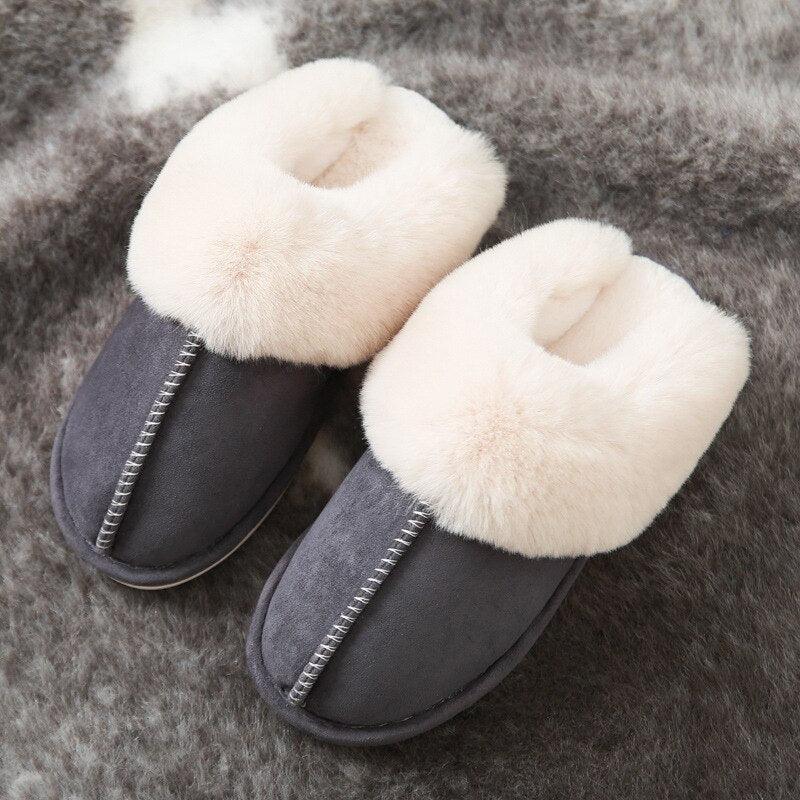 Bequeme Damen Pantoffeln mit ergonomischem Fußbett bieten optimalen Komfort für entspannte Stunden zuhause.