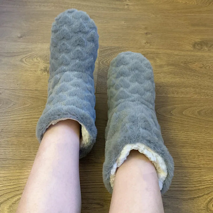 Perfekte Geschenkidee: Gemütliche Damen Winterhausschuhe, die Wärme und Komfort für jede Frau bieten. Warme Pantoffeln.