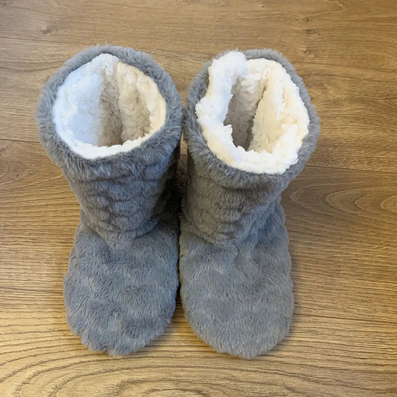 Weiche Winter Pantoffeln für Damen, Draufsicht zeigt flauschige Textur. Ideal als warme Hausschuhe für den Winter.