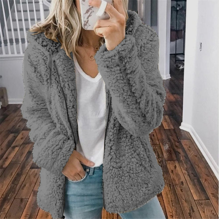 Oversize Damen Teddy-Cardigan mit Kapuze, ideal als kuschelige Winterjacke.