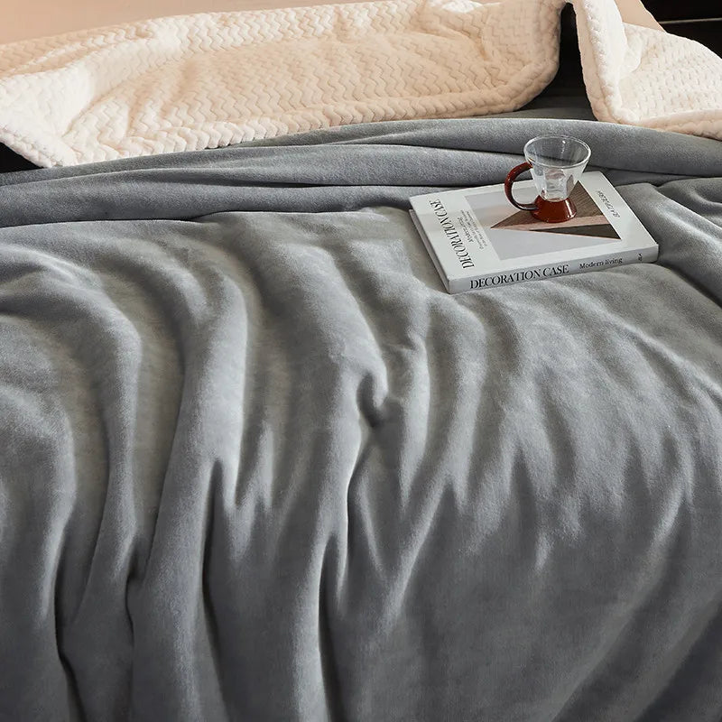 Dein Kuscheltraum: Eine luxuriöse Winterdecke, die Wärme und Geborgenheit spendet. Ideal für entspannte Momente.