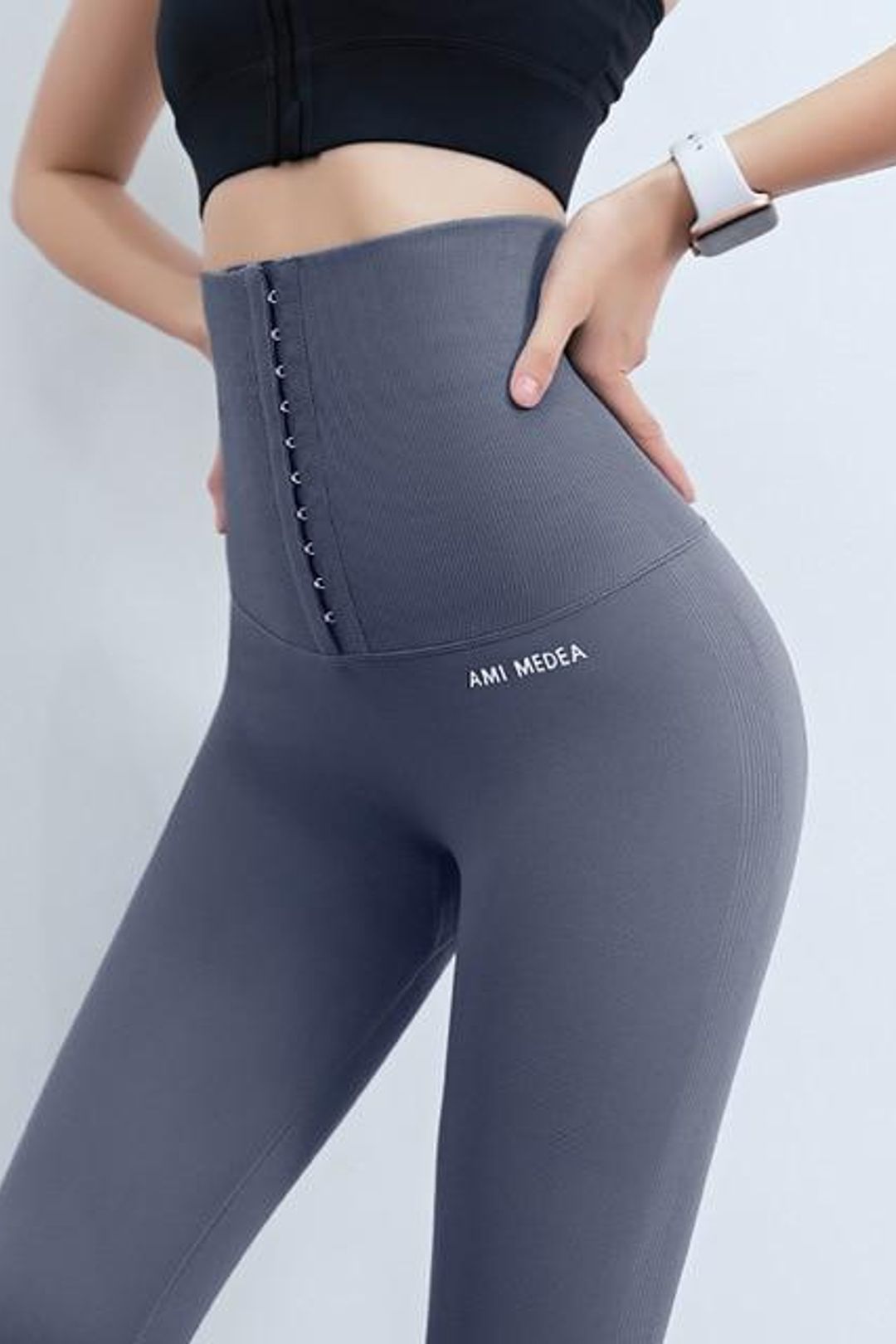 Aktive Damen Sportbekleidung: bequeme Kompressions-Leggings in Grau, ideal für Fitness.