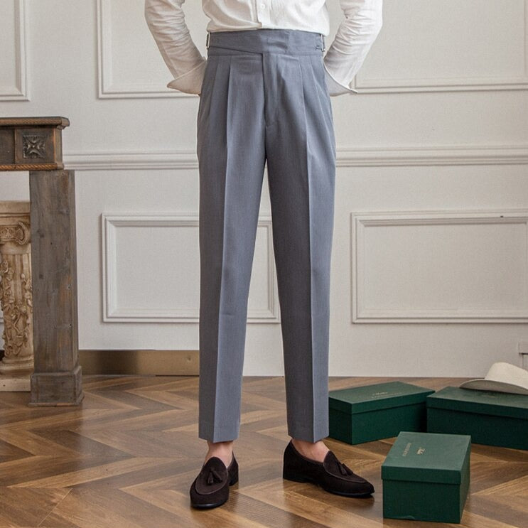 Dunkelgraue Herrenhose mit Schnalle, perfekt für Business, Büro und legere Events.