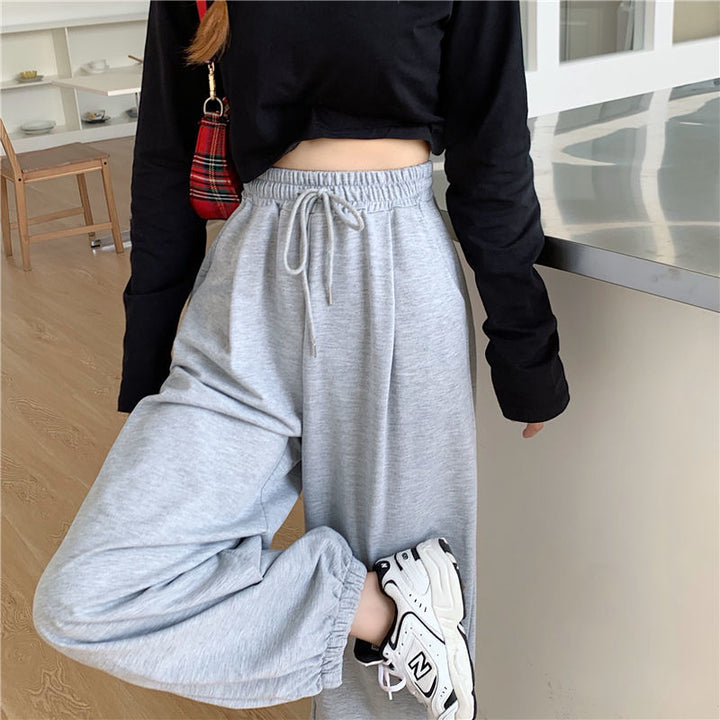 Stilvolle Damen Jogginghose in Grau, ideal als bequeme Freizeithose oder Loungewear für entspannte Tage.