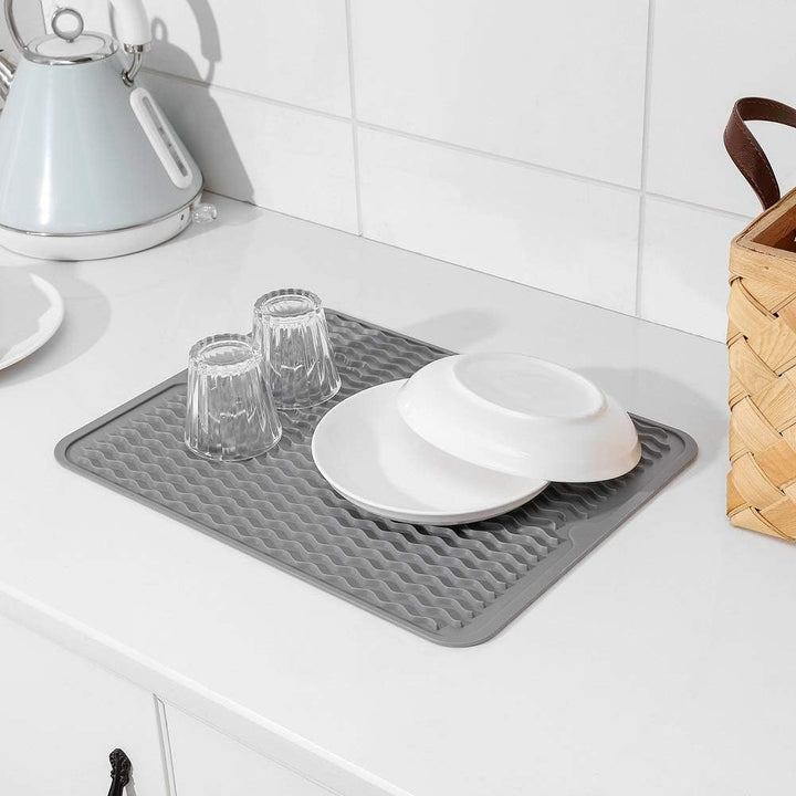 Flexible Silikonmatte, BPA-frei, ideal zum Trocknen von Geschirr & Babyflaschen.