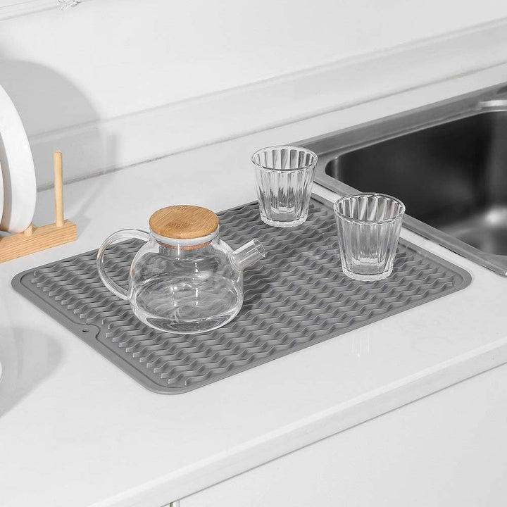 Widerstandsfähige Silikon-Abtropfmatte für den täglichen Gebrauch im Haushalt.