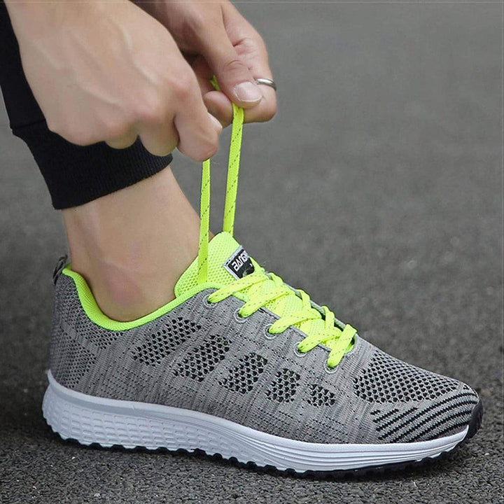 Trendige Damen Turnschuhe, sportlich-elegant. Komfortable Ganzjahresschuhe für einen aktiven und stilvollen Alltag.