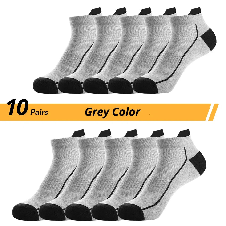 Ergonomische Herren Sportsocken: Rutschfest für Stabilität. Atmungsaktiv für trockene Füße bei jeder Bewegung.