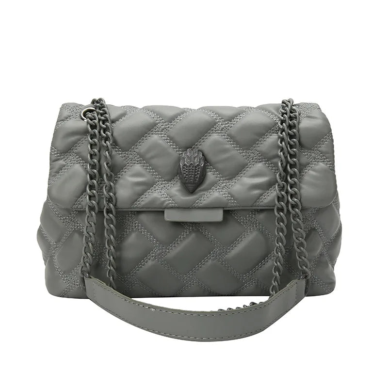 Elegante gesteppte Umhängetasche für Damen, ideal als Clutch.