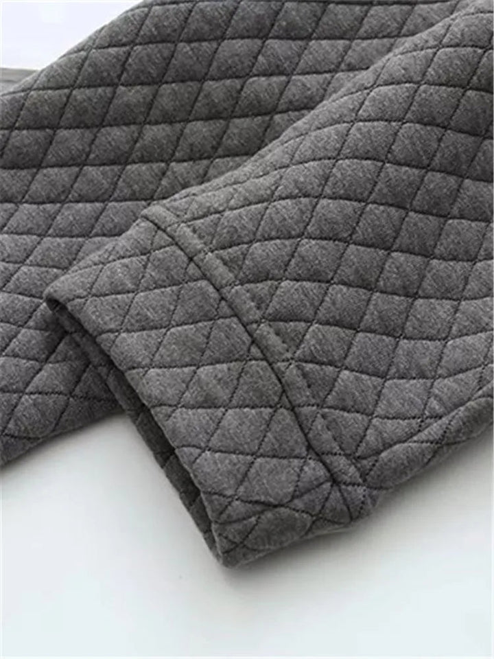 Detailaufnahme: Kariertes Muster der Plus Size Strickjacke, weich & hochwertig.