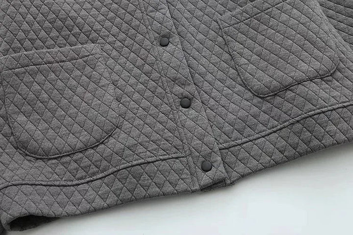 Bequemer Damen Cardigan in Plus Size, kariert, als stilvolles Oberteil.