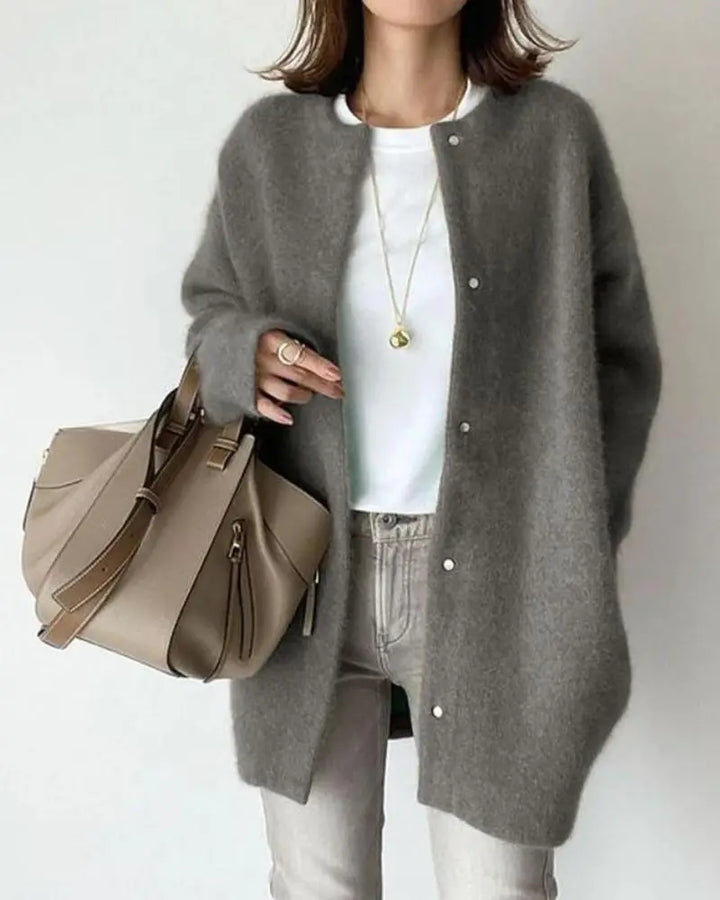 Vielseitige lange Damen Strickweste mit Taschen, elegant und lässig kombinierbar für Herbst/Winter.