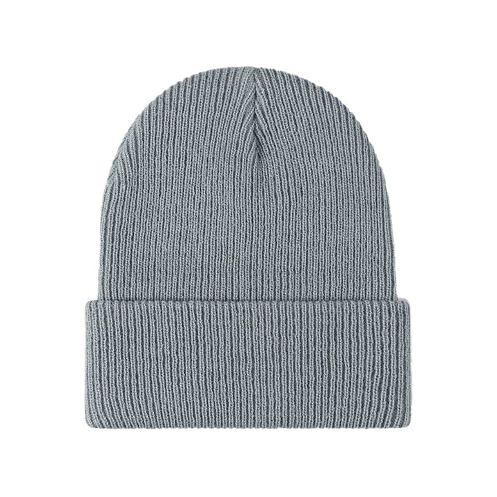 Detailaufnahme einer kuscheligen Unisex Strickmütze Beanie. Zeigt die feine Strickstruktur für Wärme im Winter.