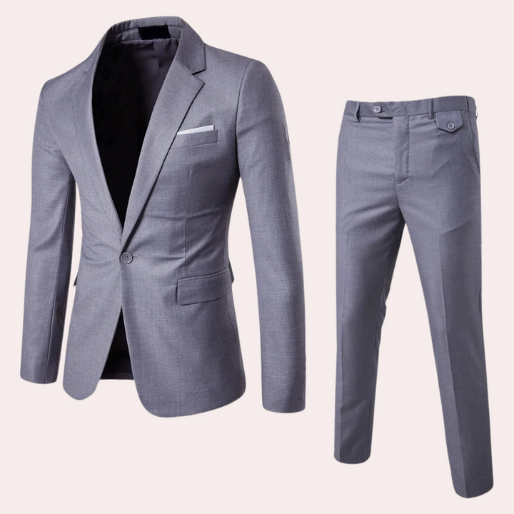 Professioneller Businessanzug für Herren, kombiniert Komfort mit klassischer Eleganz. Ideal für Meetings & formelle Arbeit.