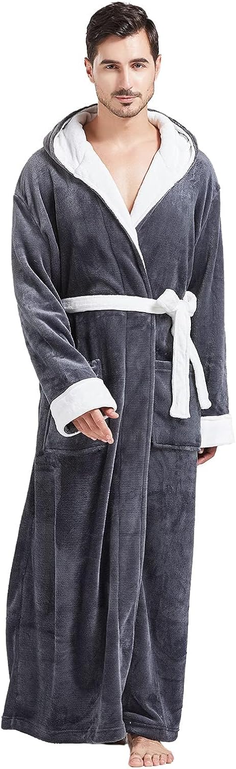 Komfortabler Herren Bademantel mit Schalkragen, extra gemütlich im Winter.
