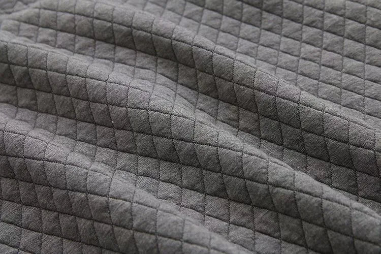 Zeitlose Plus Size Strickjacke, kariert, für Damen, die Stil & Bequemlichkeit lieben.