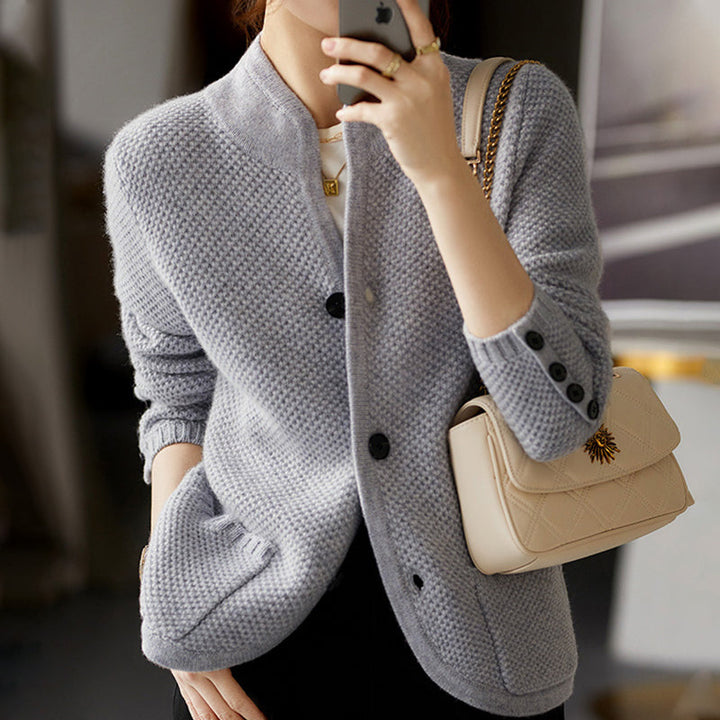 Chunky Damen Cardigan Weste für bequeme Herbstmode. Vielseitig kombinierbar für jedes Outfit im Lagenlook.