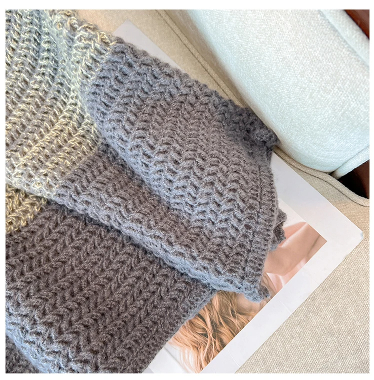 Warmer Damen Kuschelpullover in Übergröße, Farb-Patchwork. Perfekt für Winter und kalte Abende.