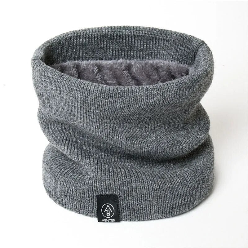 Weicher, kuscheliger Unisex Halswärmer in trendiger Farbe, ideal für stilvollen Kälteschutz im Herbst & Winter.